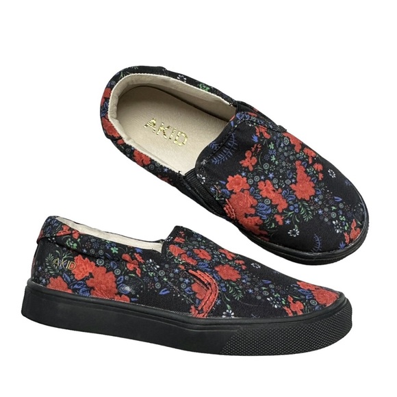 AKID Floral Slip On Girls Sneakers - Picture 1 of 5